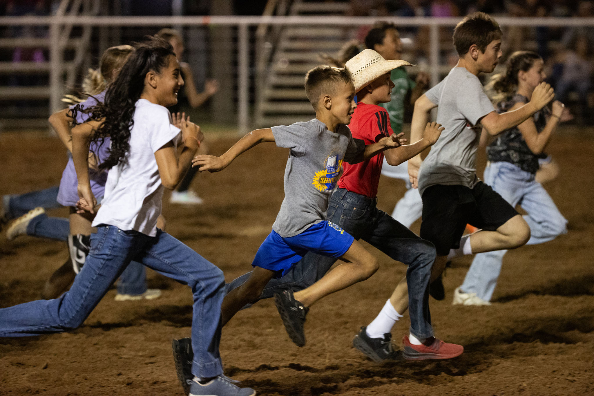 Kids racing across the arena in the calf scramble